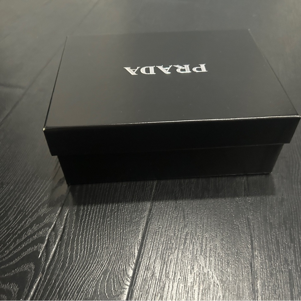 Prada box - Picture 3 of 6